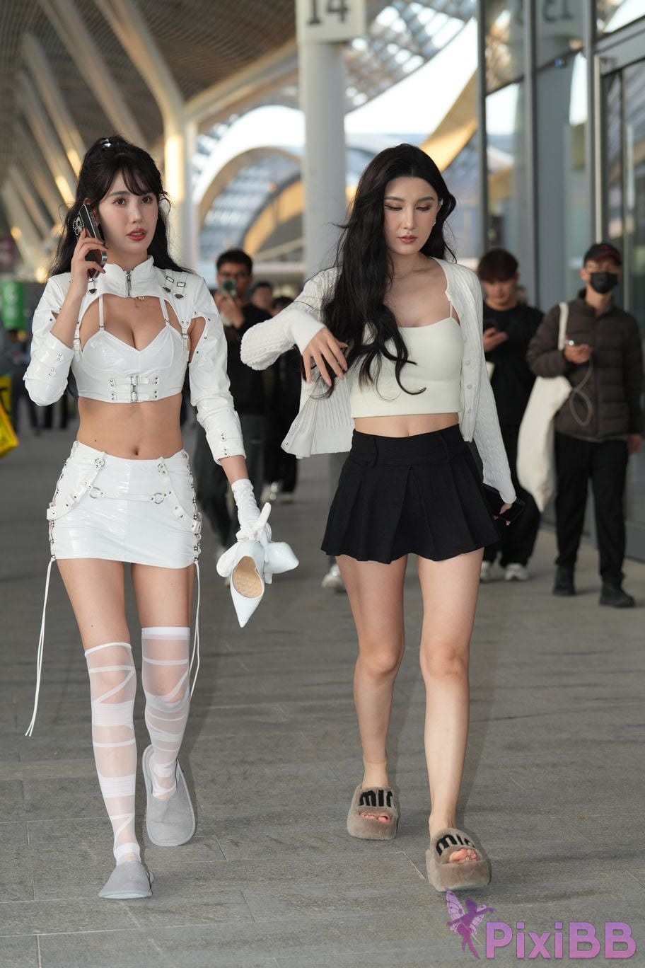 Featured Street Photography Works No.5553 sexy white skirt PixiBB.COM 075