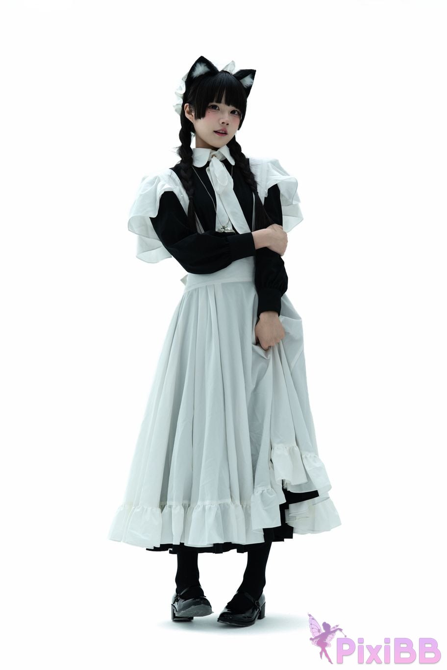Cosplayer Shimizu Nagi maid illustrated book PixiBB.COM 009