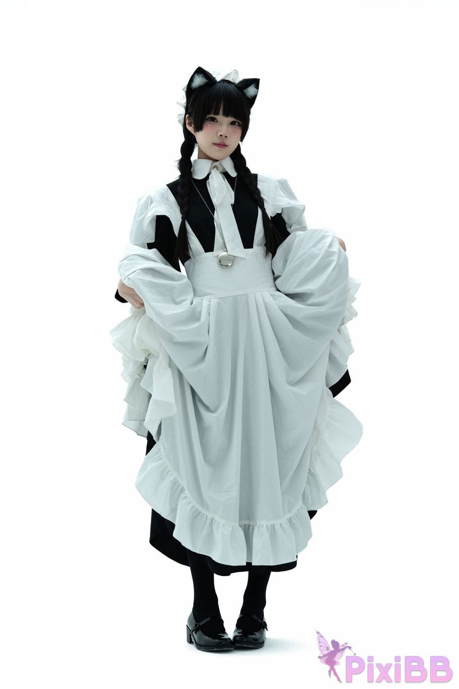 Cosplayer Shimizu Nagi maid illustrated book PixiBB.COM 010