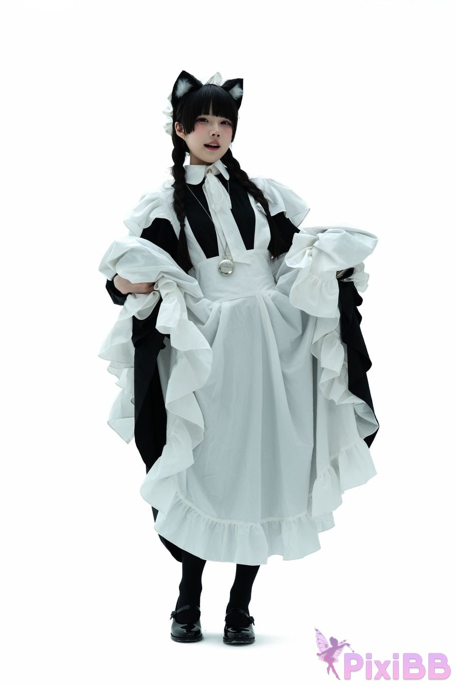 Cosplayer Shimizu Nagi maid illustrated book PixiBB.COM 011
