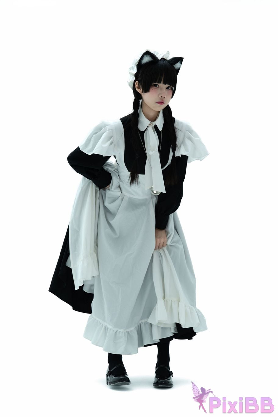 Cosplayer Shimizu Nagi maid illustrated book PixiBB.COM 017