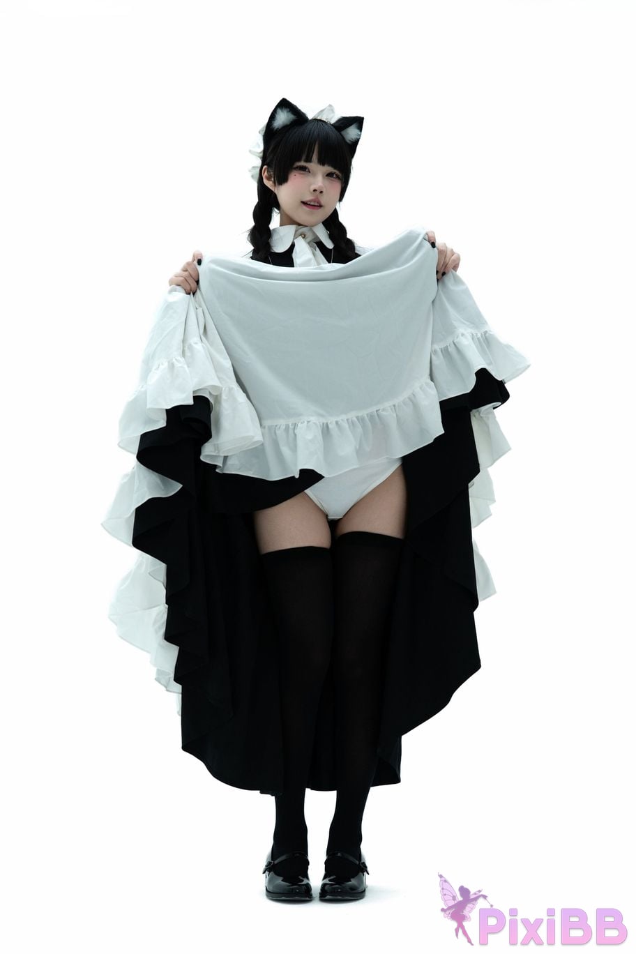 Cosplayer Shimizu Nagi maid illustrated book PixiBB.COM 019