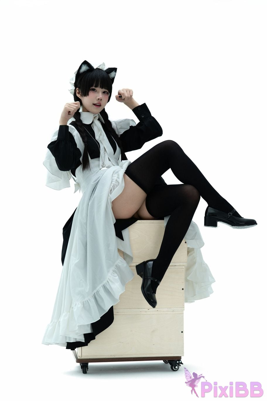 Cosplayer Shimizu Nagi maid illustrated book PixiBB.COM 028