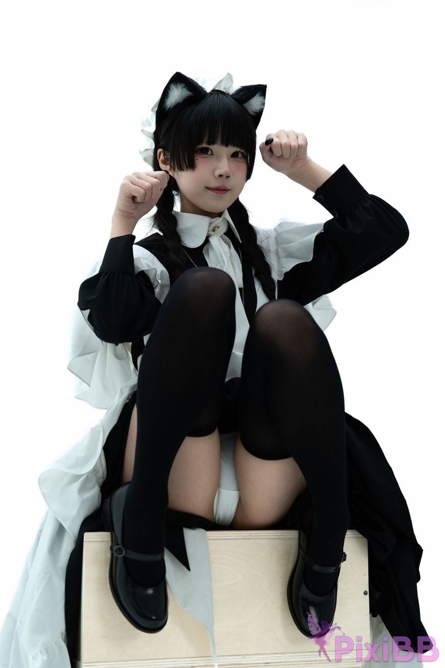 Cosplayer Shimizu Nagi maid illustrated book PixiBB.COM 032