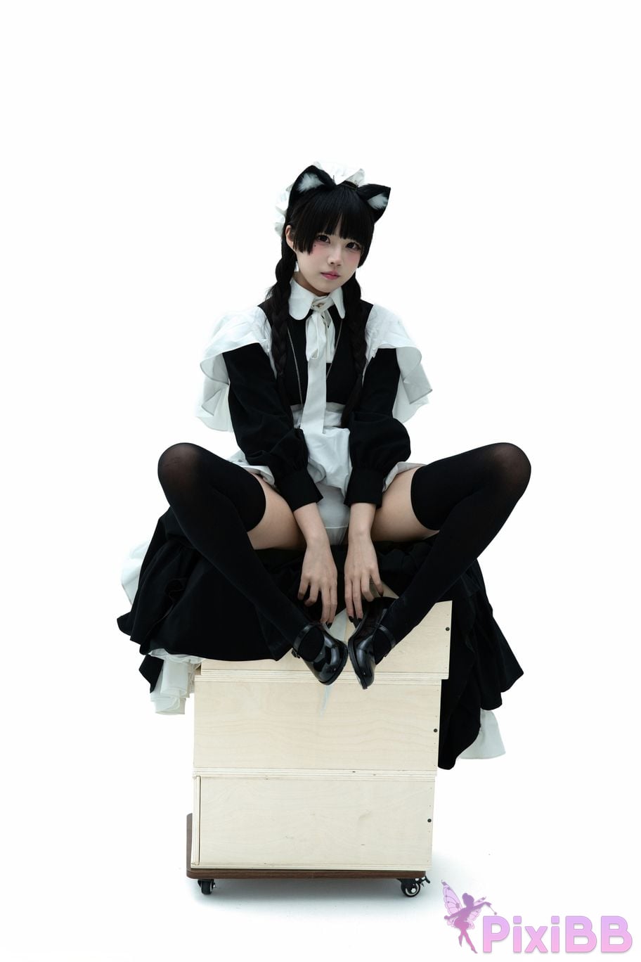 Cosplayer Shimizu Nagi maid illustrated book PixiBB.COM 044