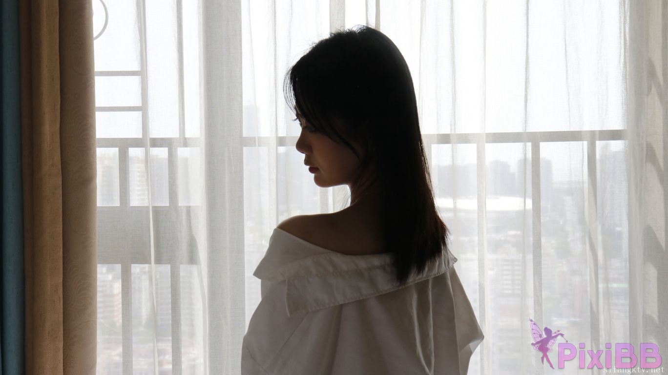XR Uncensored Xie Xiaocong R18 XIUREN Model Whispers by the window PixiBB.COM 002