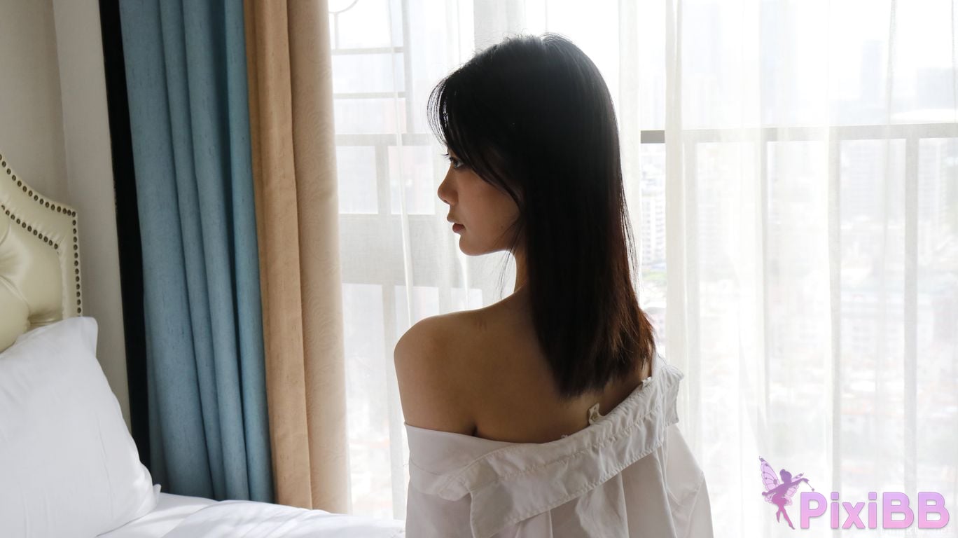 XR Uncensored Xie Xiaocong R18 XIUREN Model Whispers by the window PixiBB.COM 003