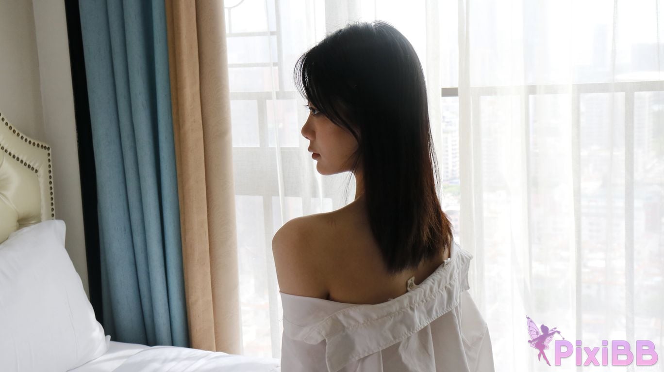 XR Uncensored Xie Xiaocong R18 XIUREN Model Whispers by the window PixiBB.COM 004
