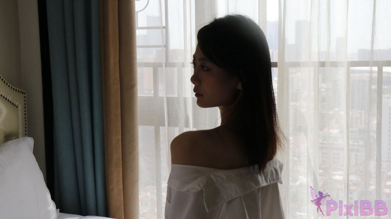 XR Uncensored Xie Xiaocong R18 XIUREN Model Whispers by the window PixiBB.COM 006