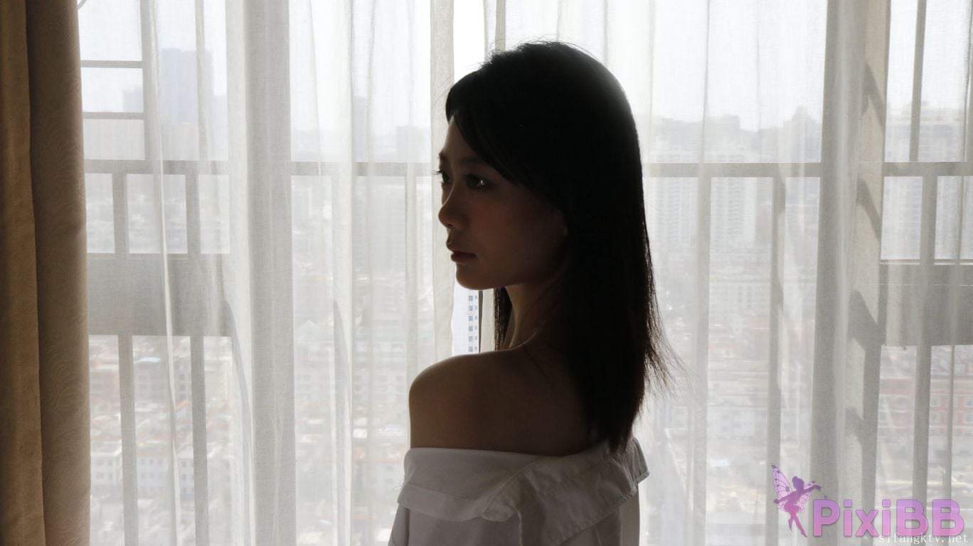 XR Uncensored Xie Xiaocong R18 XIUREN Model Whispers by the window PixiBB.COM 007