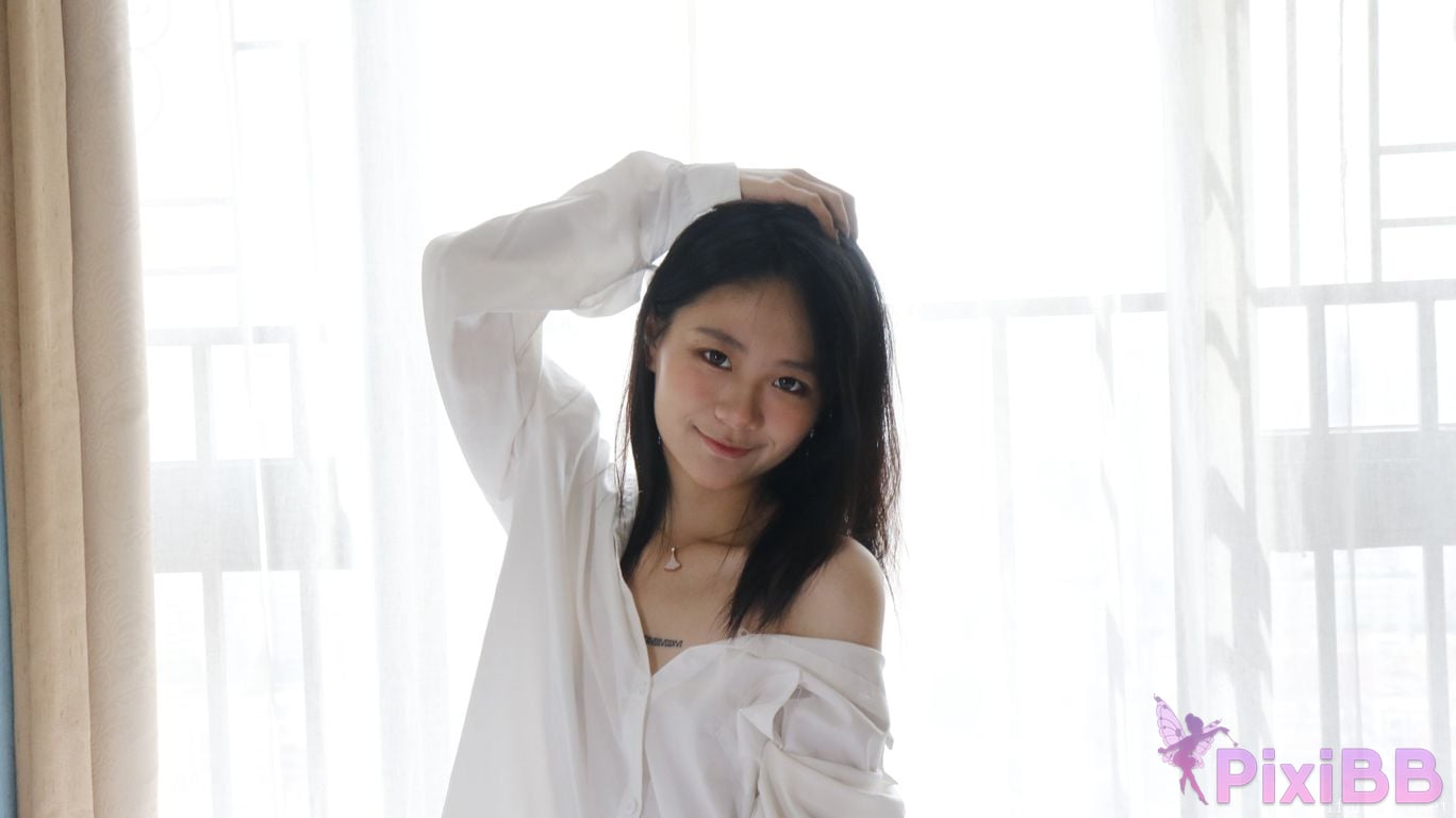 XR Uncensored Xie Xiaocong R18 XIUREN Model Whispers by the window PixiBB.COM 010