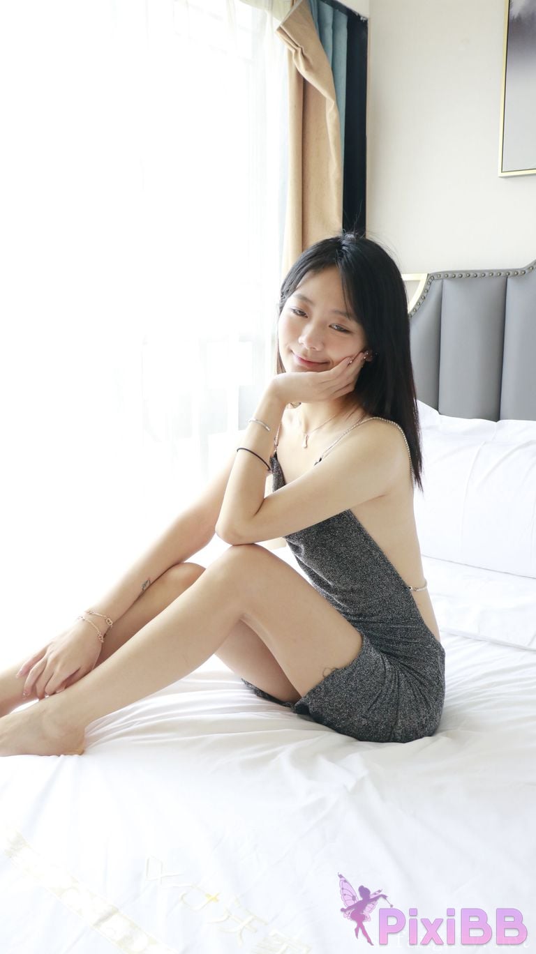 XR Uncensored Xie Xiaocong R18 XIUREN Model Whispers by the window PixiBB.COM 035