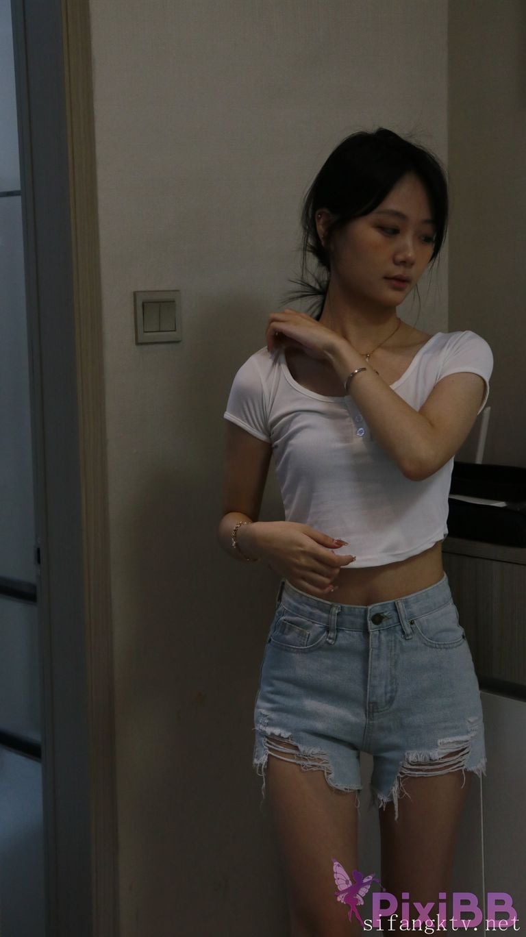 XR Uncensored Xie Xiaocong R18 XIUREN Model Whispers by the window PixiBB.COM 332
