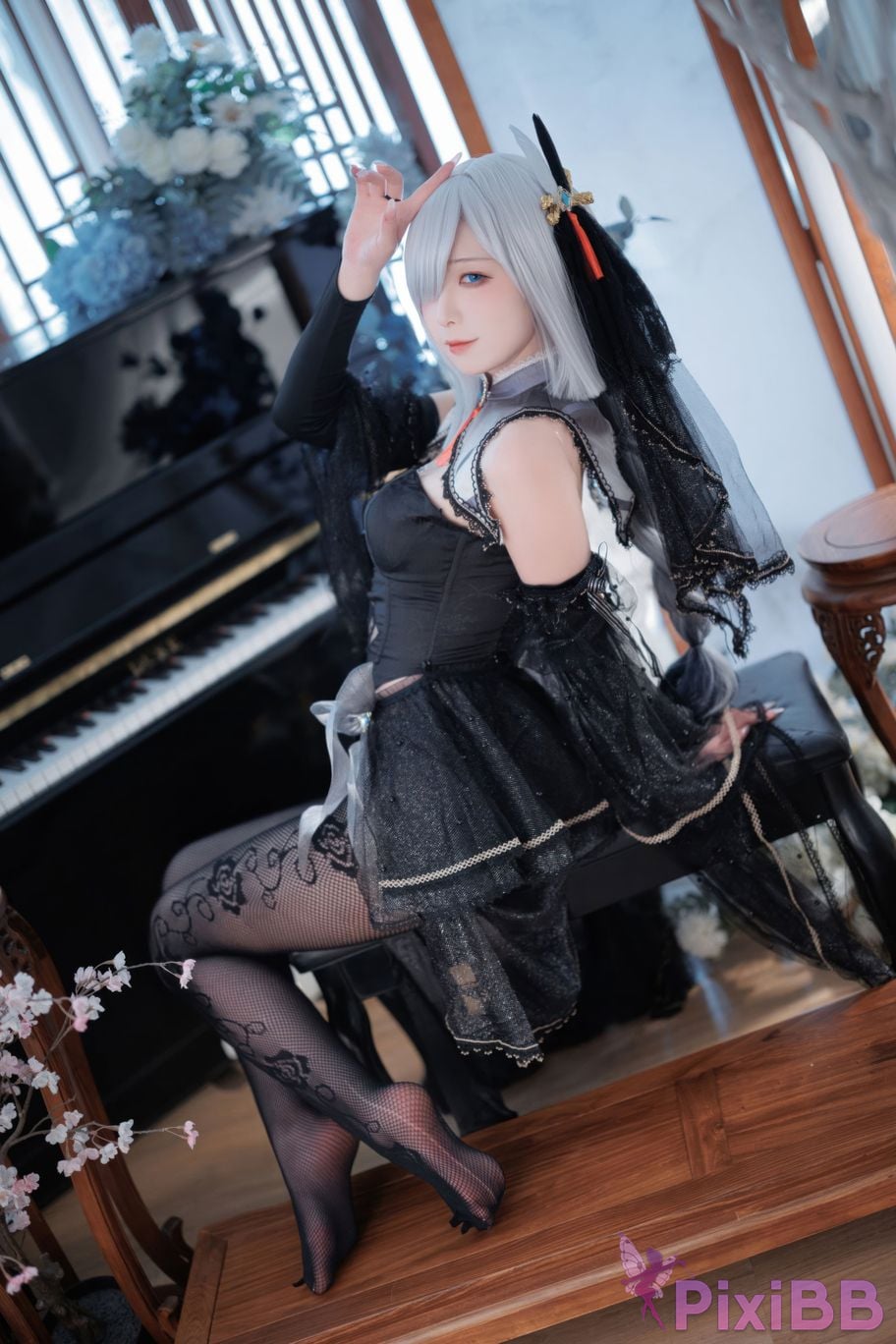 Cosplayer Fengjiang v Genshin Shen He fans black wedding dress PixiBB.COM 006