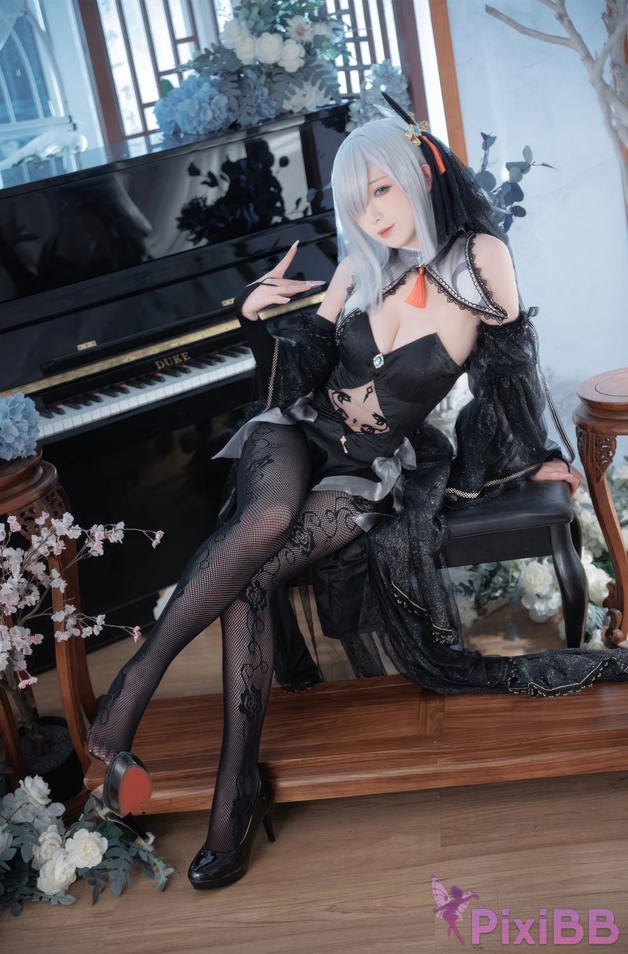 Cosplayer Fengjiang v Genshin Shen He fans black wedding dress PixiBB.COM 013