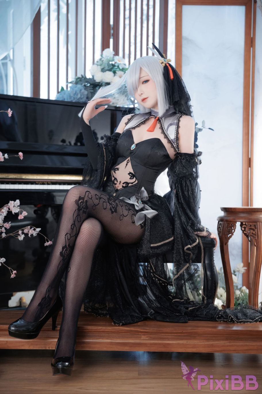 Cosplayer Fengjiang v Genshin Shen He fans black wedding dress PixiBB.COM 016
