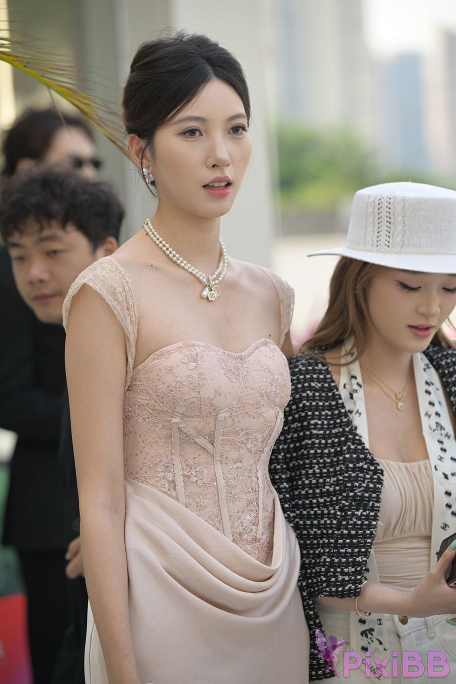 Featured Street Photography Works No.5561 dignified elegant skirt PixiBB.COM 008