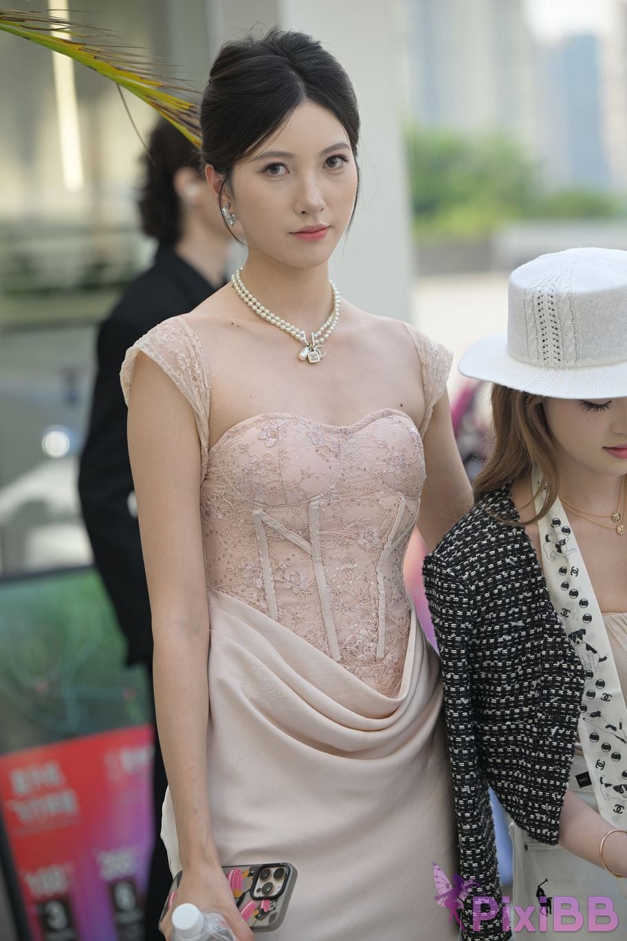 Featured Street Photography Works No.5561 dignified elegant skirt PixiBB.COM 012