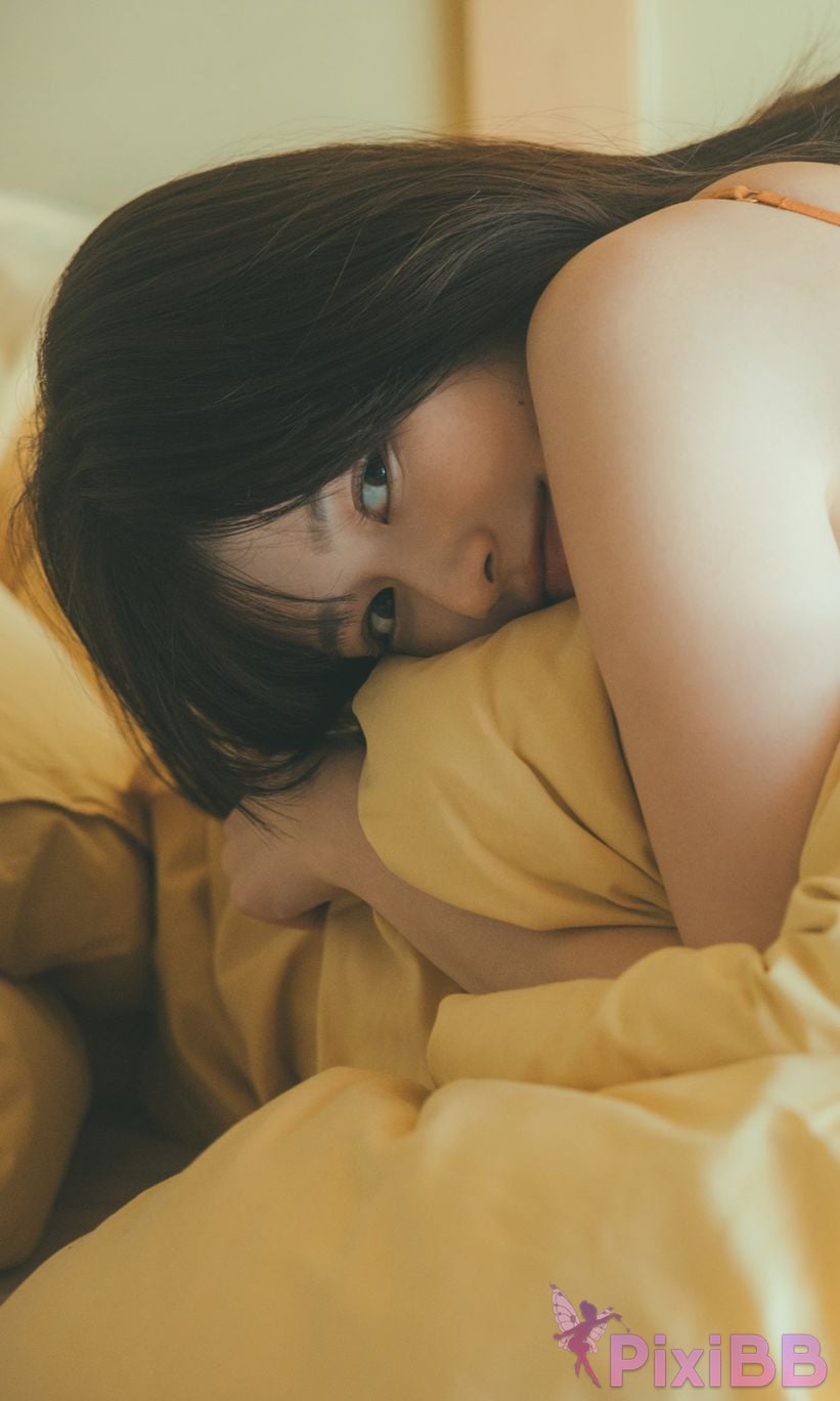 Japanese Idol Yuzuha Saeki Digital only photo collection My thoughts are overflowing weekly play BOOK PixiBB.COM 019