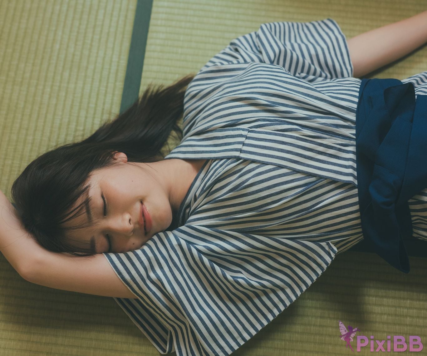 Japanese Idol Yuzuha Saeki Digital only photo collection My thoughts are overflowing weekly play BOOK PixiBB.COM 052