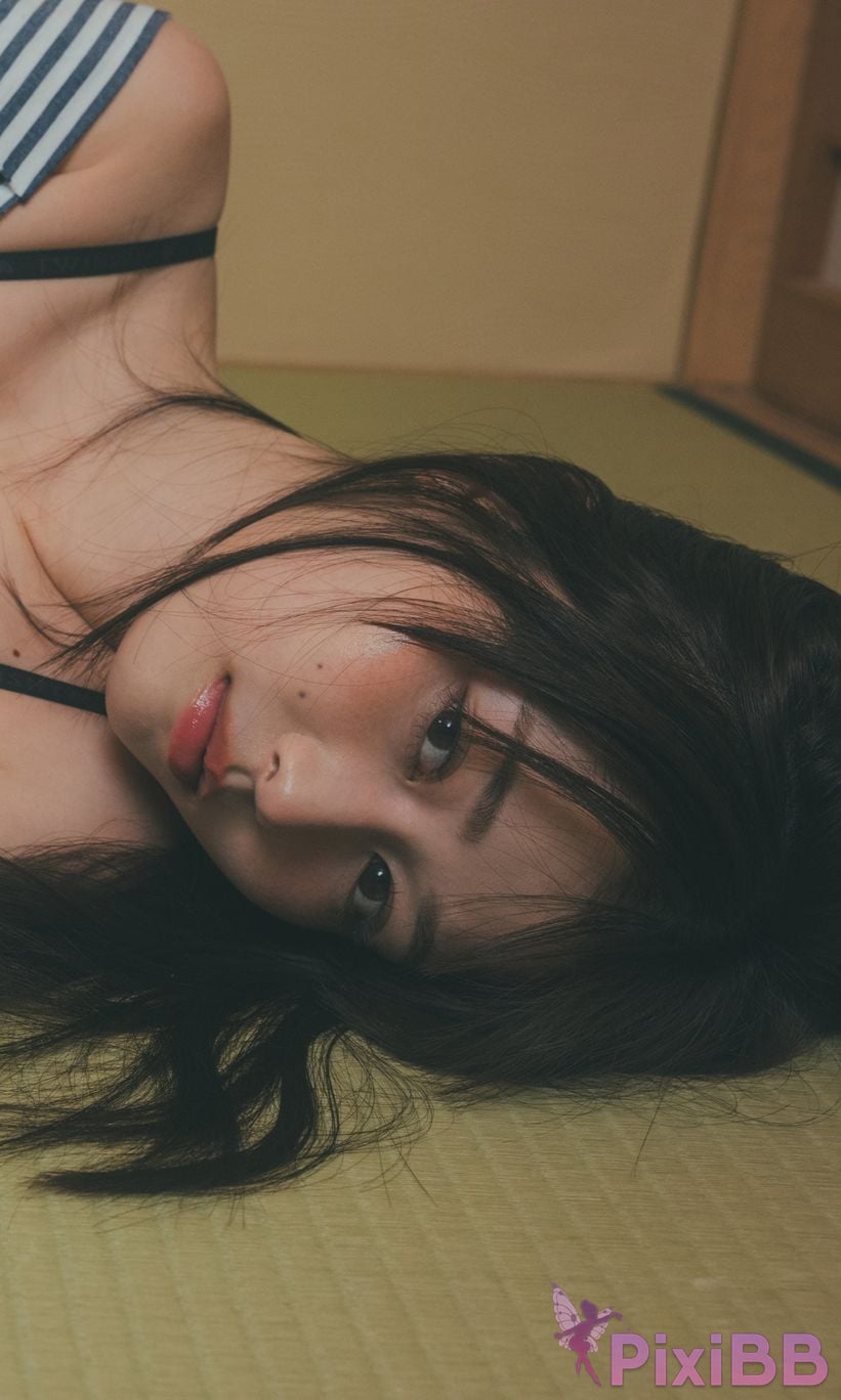 Japanese Idol Yuzuha Saeki Digital only photo collection My thoughts are overflowing weekly play BOOK PixiBB.COM 058