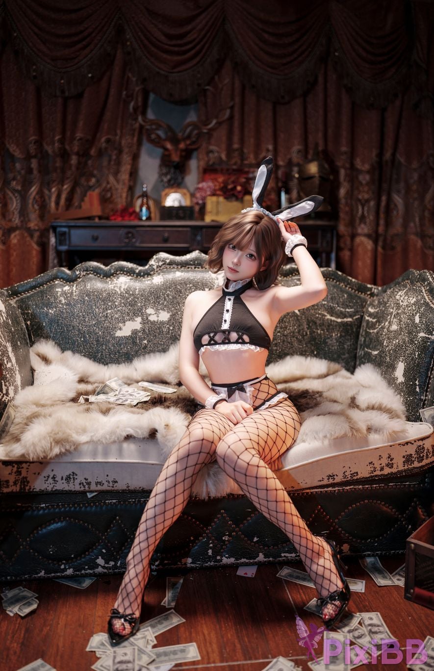 Cosplayer Bangni Bonnie Bunny girl in fishnet stockings PixiBB.COM 025