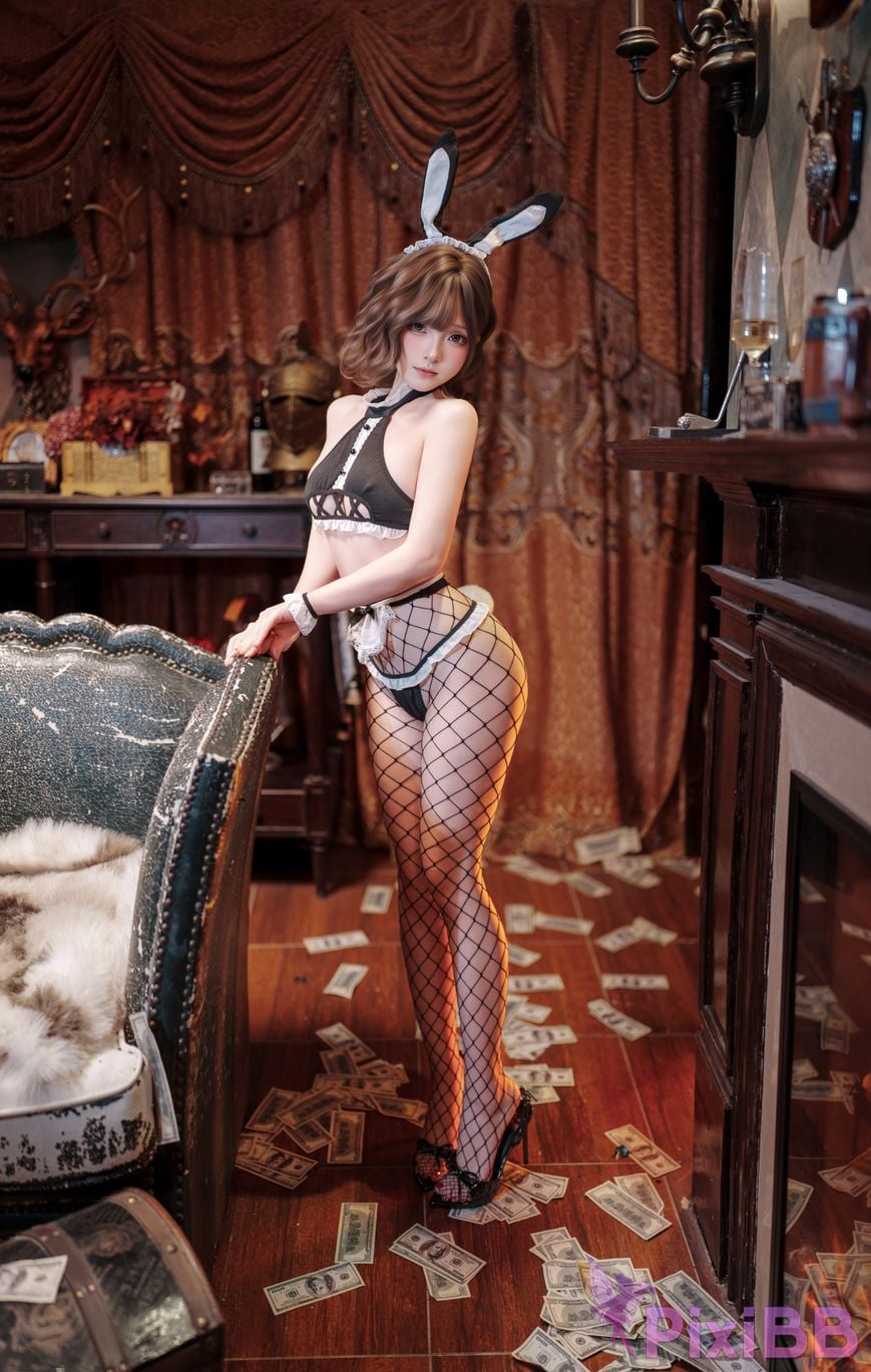 Cosplayer Bangni Bonnie Bunny girl in fishnet stockings PixiBB.COM 040