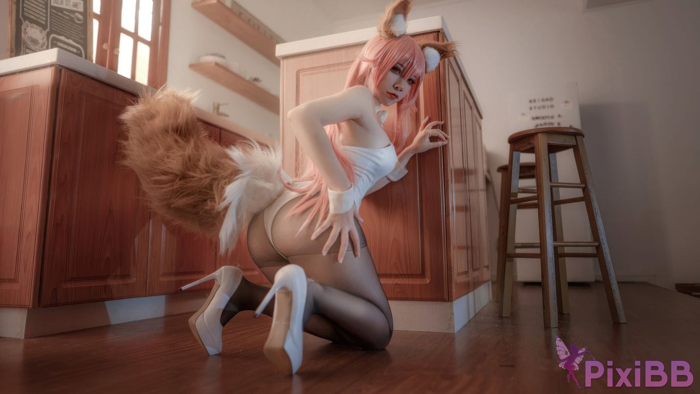 Cosplayer Second Assistant Nisa FGO Tamamo Mae bunny girl PixiBB.COM 009