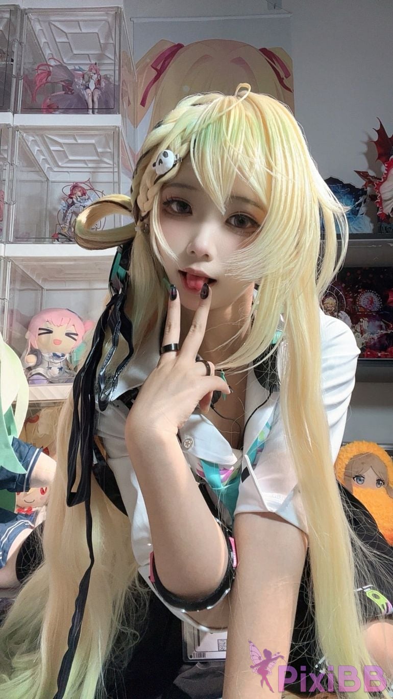 Cosplayer white oak Shirly Chao Ming Linnae PixiBB.COM 053
