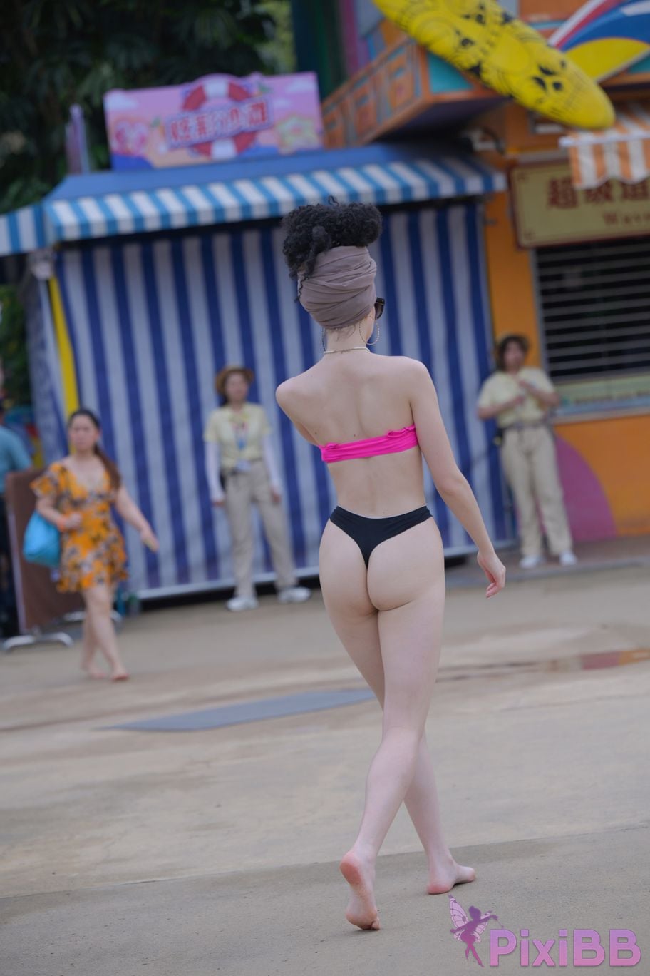 Featured Street Photography Works No.5572 Pool beauty PixiBB.COM 123