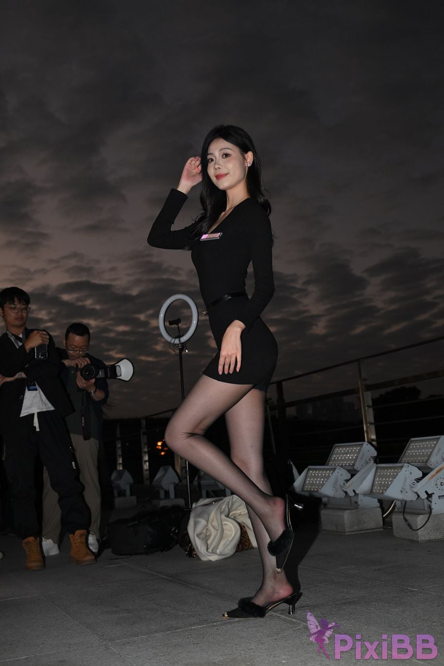 Featured Street Photography Works No.5579 Beauty with beautiful legs and black stockings in sandals PixiBB.COM 001
