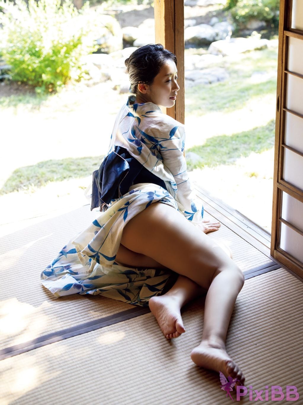 Japanese Idol Megumi Kagurazaka Includes bonus cuts only available in the electronic version photo collection Yellow yao PixiBB.COM 010