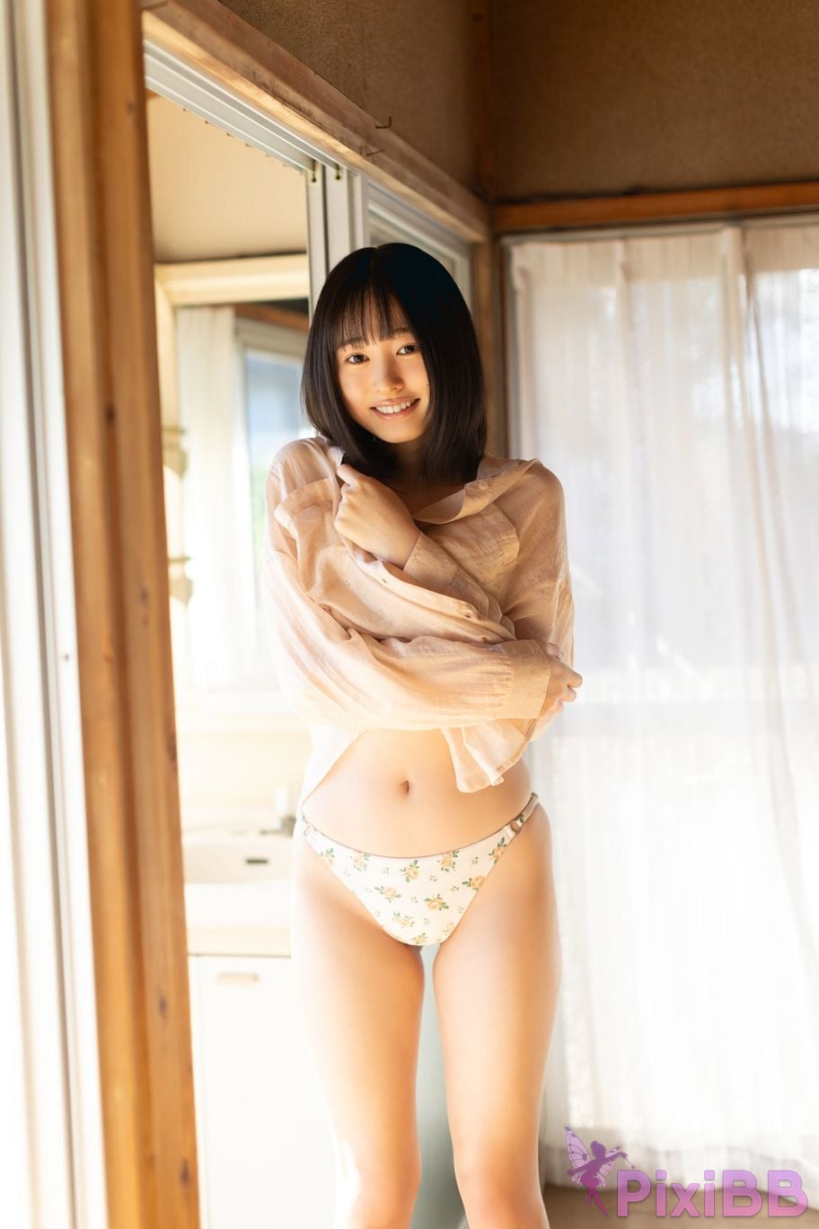 Japanese Idol Miu Shirahama FRIDAY Digital Photo Book Gurney Vol. 2 A slightly adult 100 page deluxe edition PixiBB.COM 026