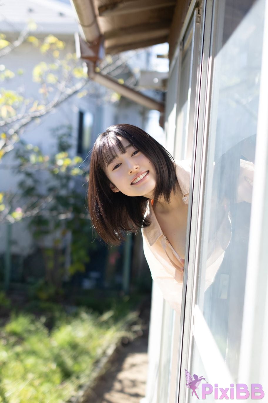 Japanese Idol Miu Shirahama FRIDAY Digital Photo Book Gurney Vol. 2 A slightly adult 100 page deluxe edition PixiBB.COM 044