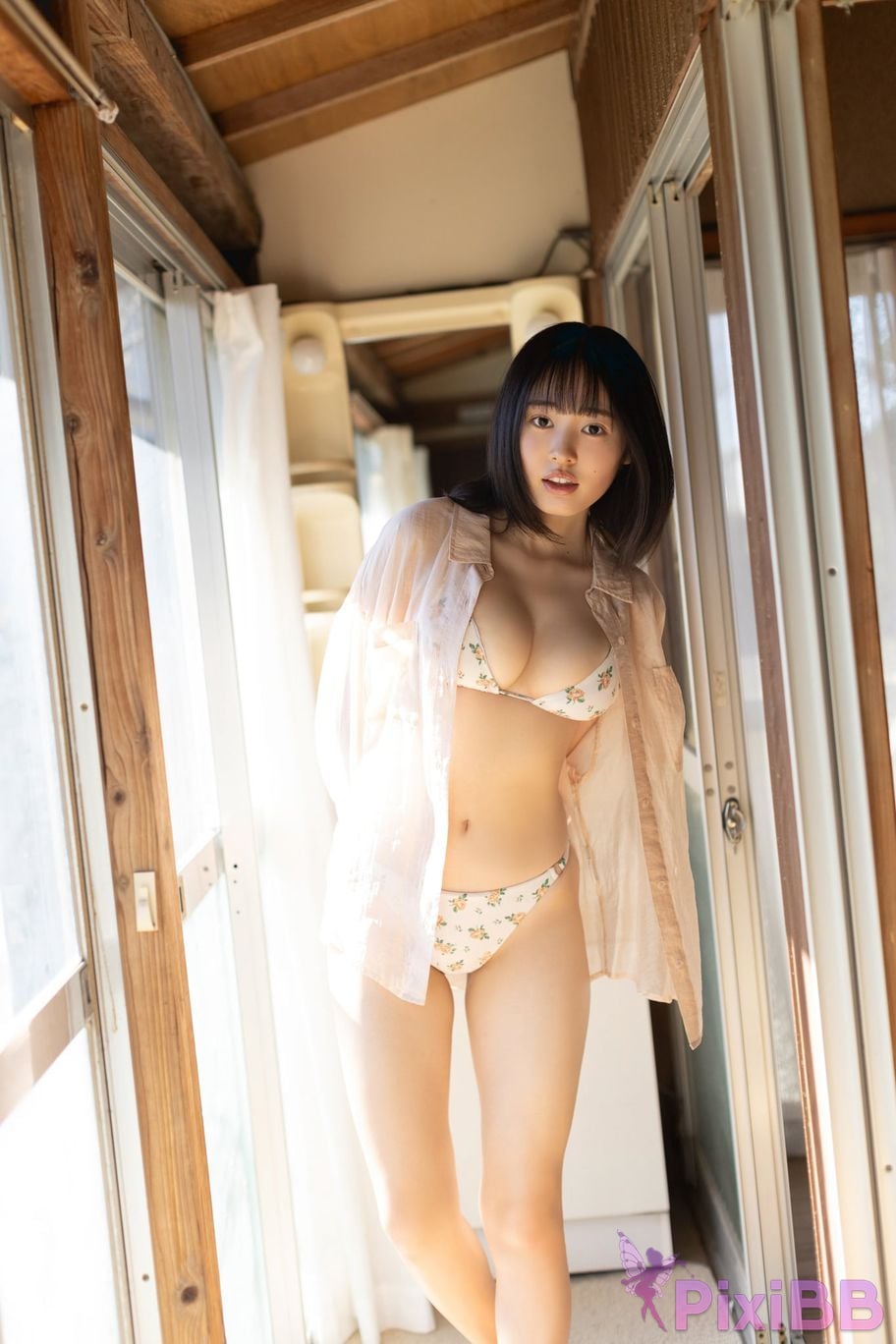 Japanese Idol Miu Shirahama FRIDAY Digital Photo Book Gurney Vol. 2 A slightly adult 100 page deluxe edition PixiBB.COM 094
