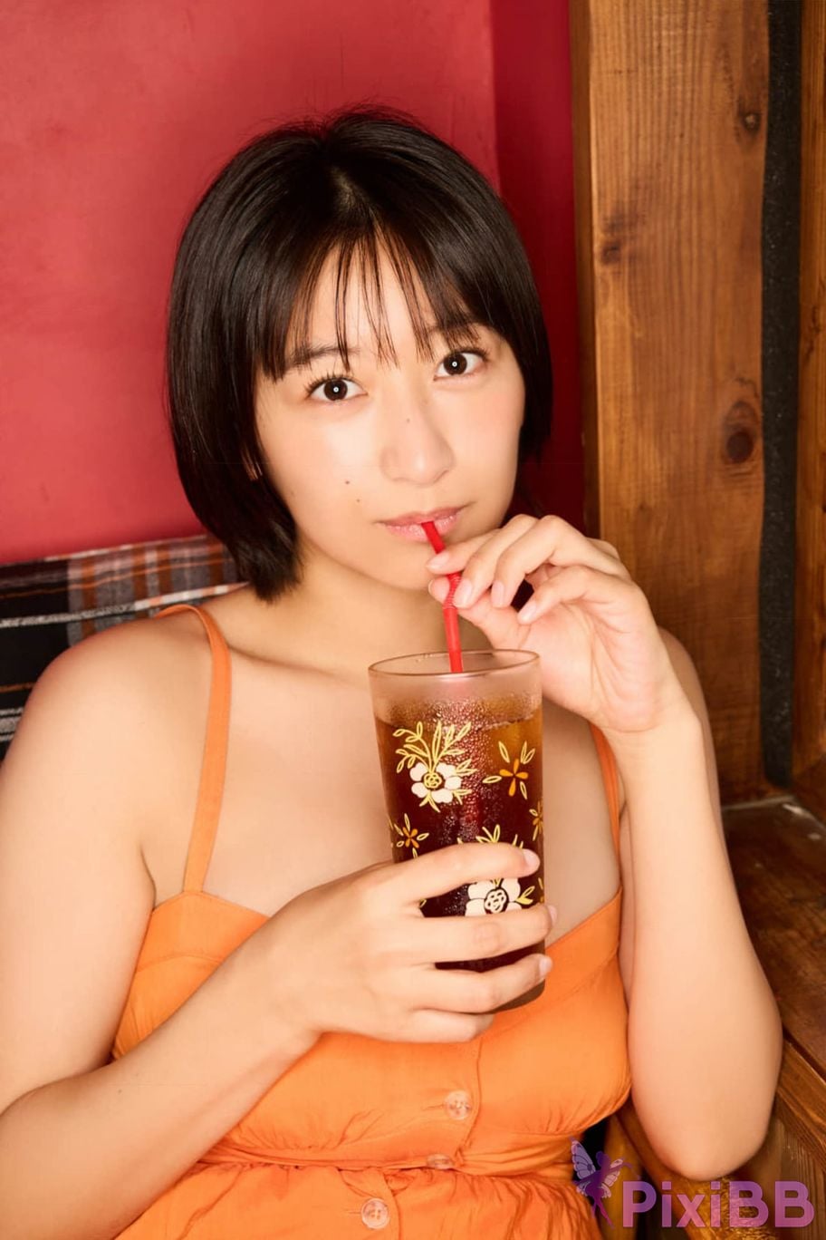 Japanese Idol Ina Enohara Ena FRIDAY digital photo book Illume PixiBB.COM 043