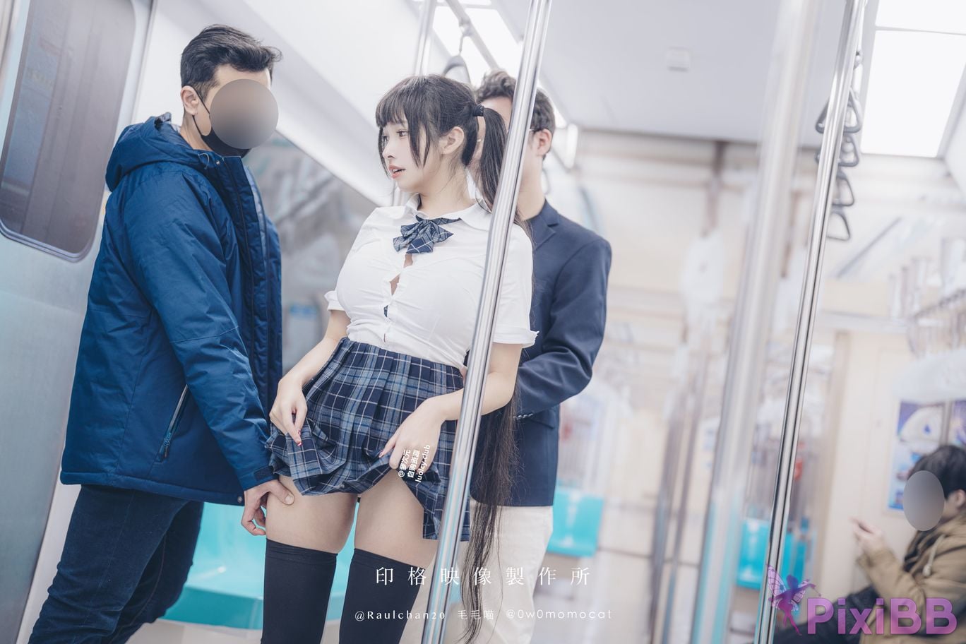 Cosplayer Mumu Momo train commuting girl 8K ver PixiBB.COM 015