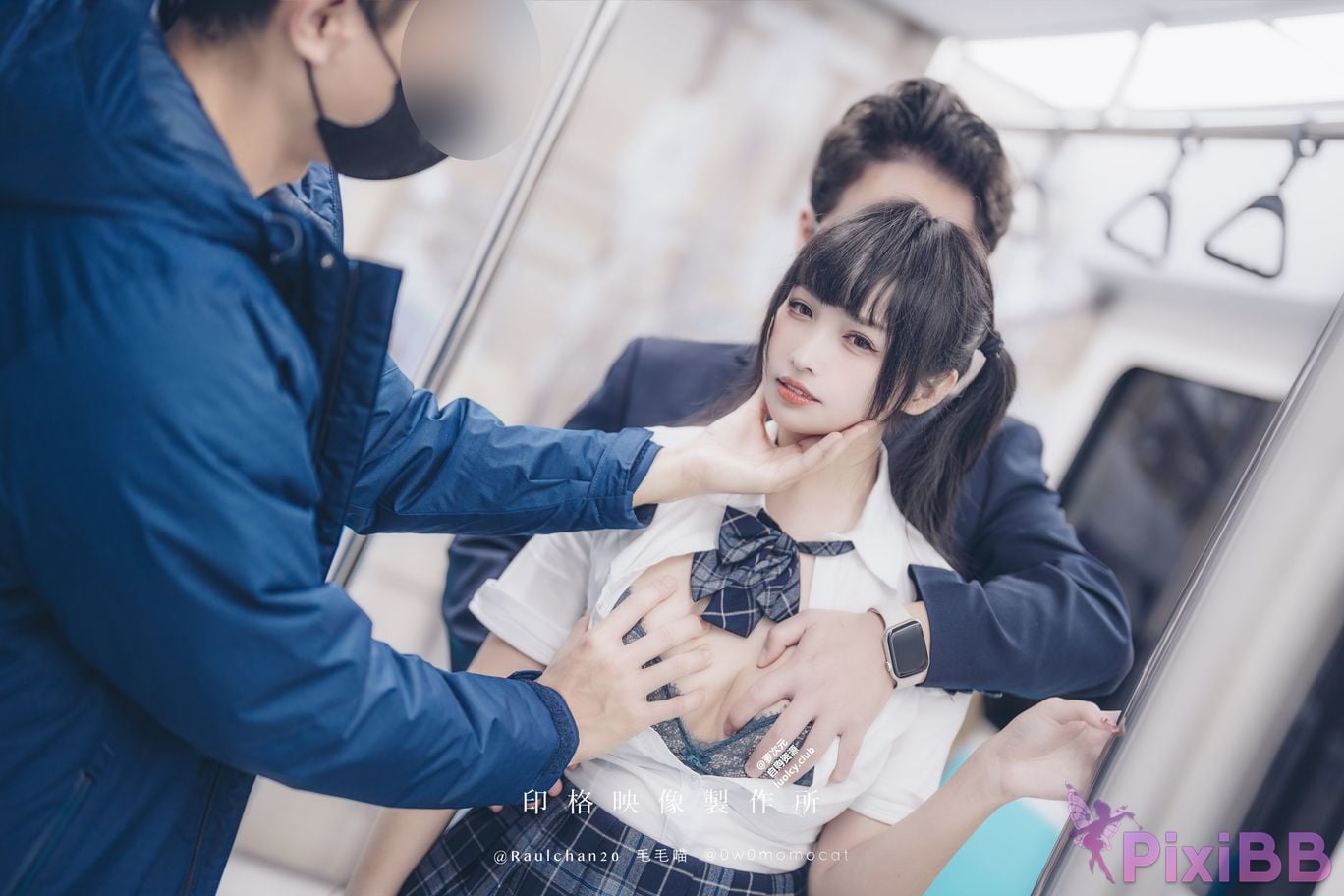 Cosplayer Mumu Momo train commuting girl 8K ver PixiBB.COM 017