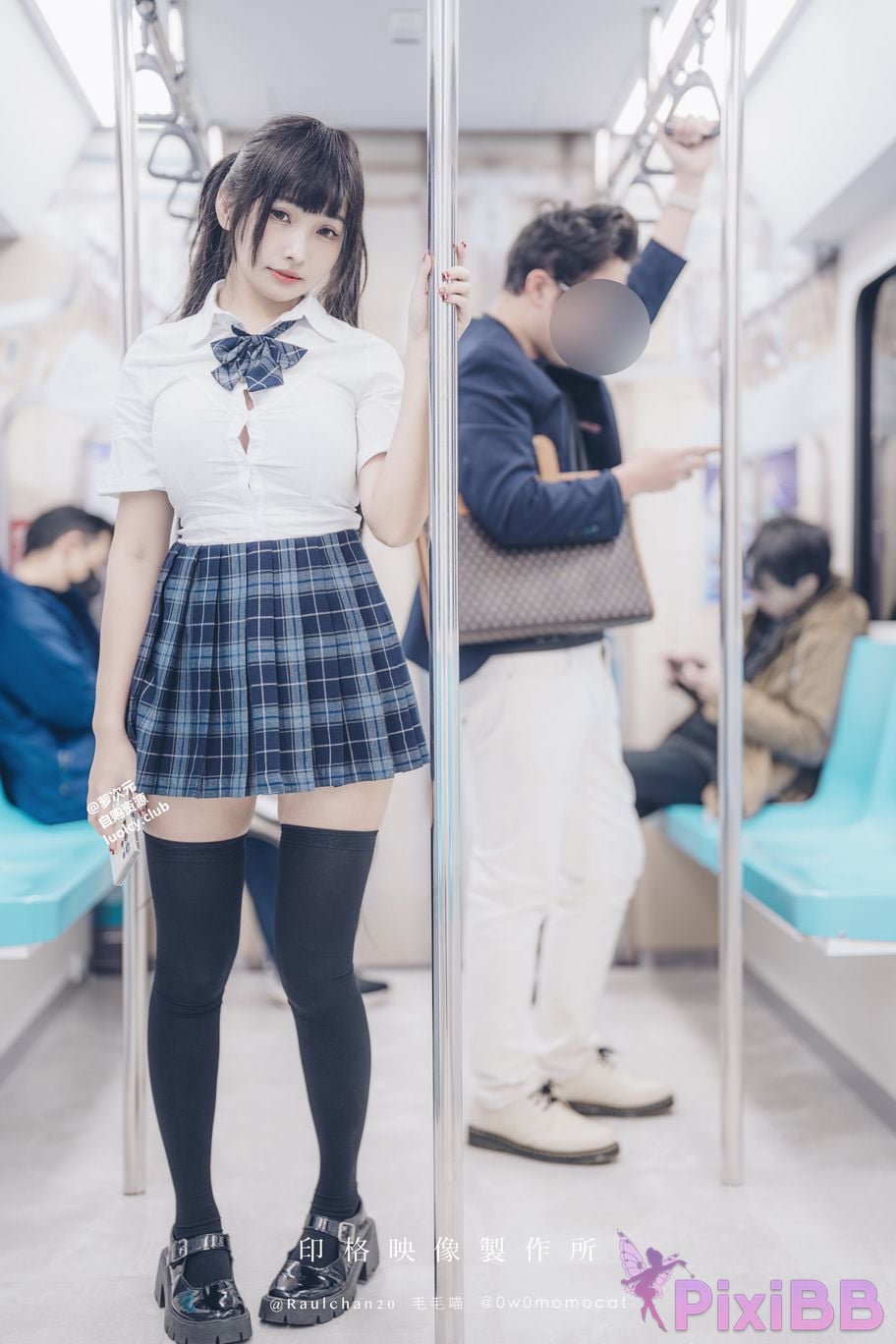 Cosplayer Mumu Momo train commuting girl 8K ver PixiBB.COM 033
