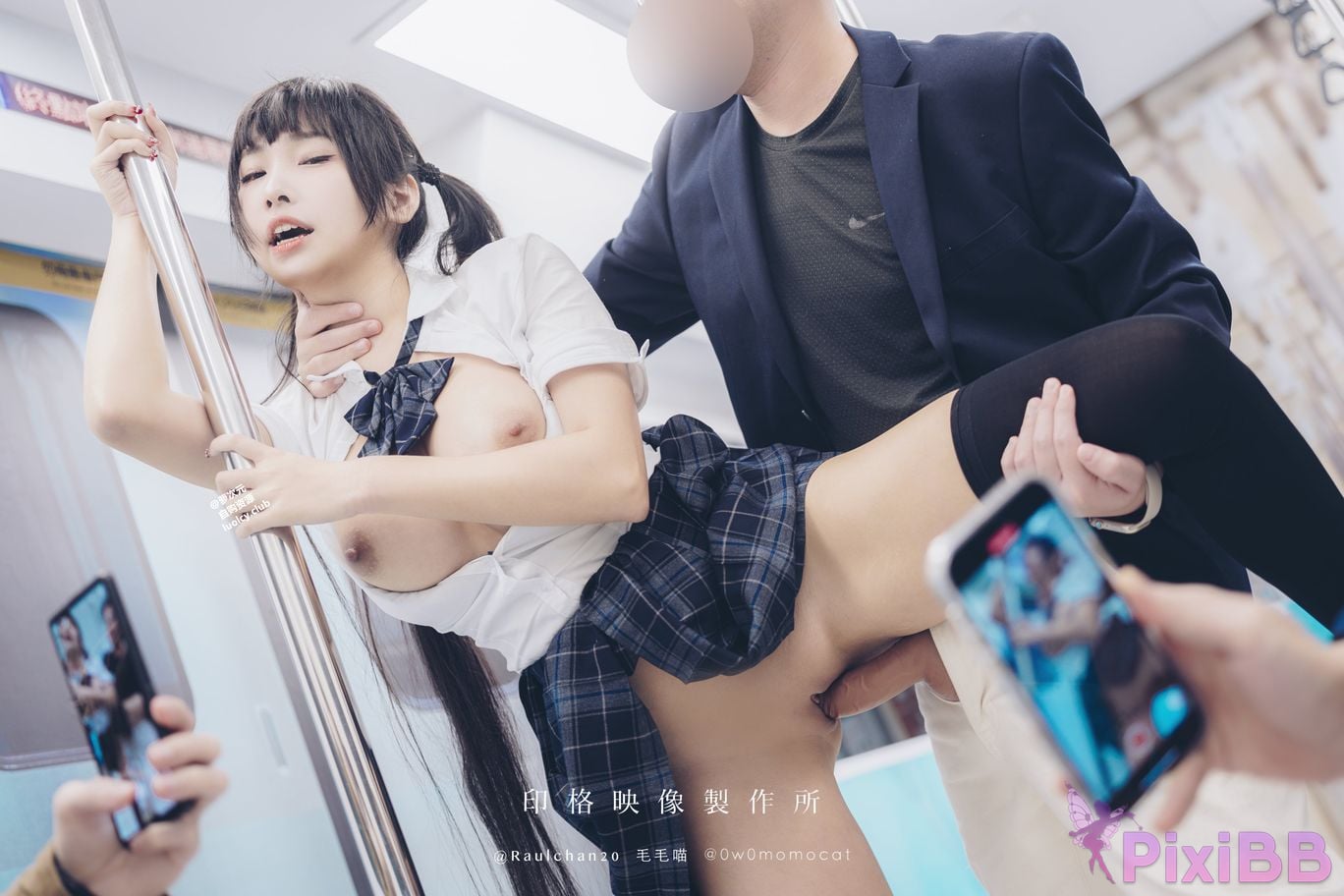 Cosplayer Mumu Momo train commuting girl 8K ver PixiBB.COM 047