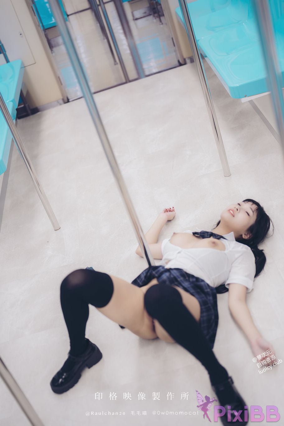 Cosplayer Mumu Momo train commuting girl 8K ver PixiBB.COM 058