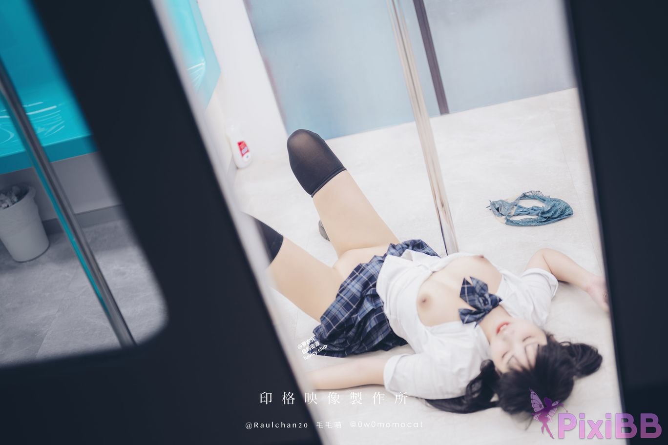 Cosplayer Mumu Momo train commuting girl 8K ver PixiBB.COM 060