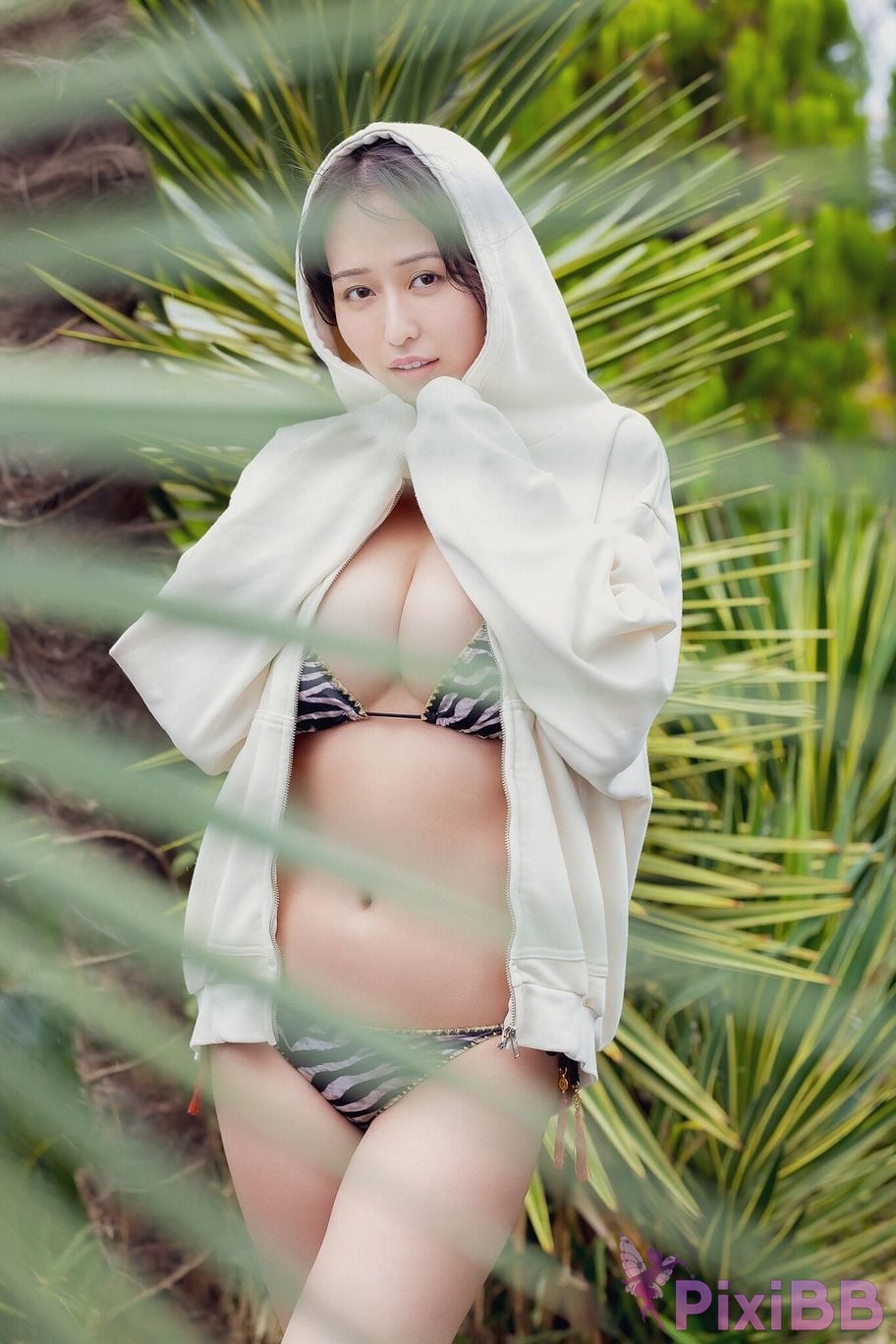 Japanese Idol Chiyo Amano FRIDAY digital photo book overflowing Melting vol.3 120 Page super deluxe edition PixiBB.COM 002