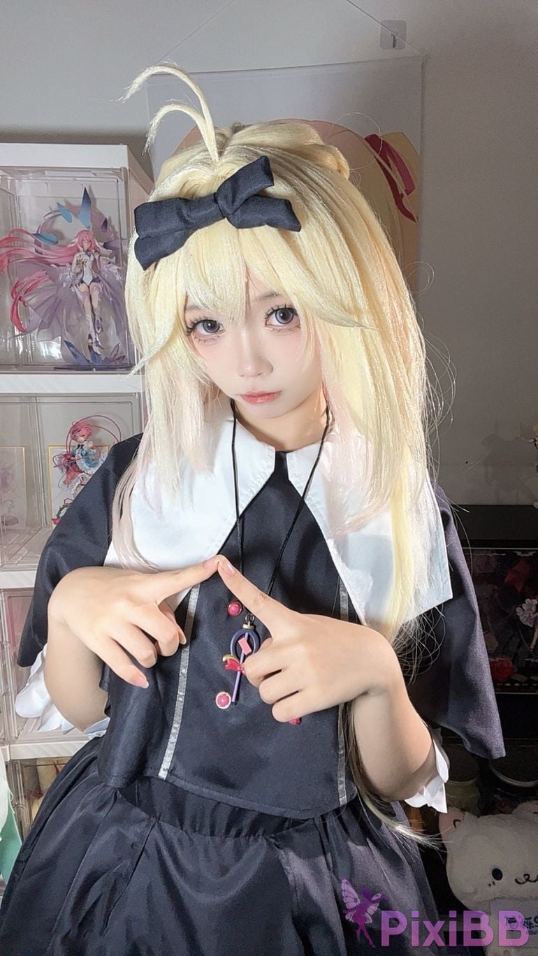 Cosplayer white oak Shirly luluka PixiBB.COM 125.PNG