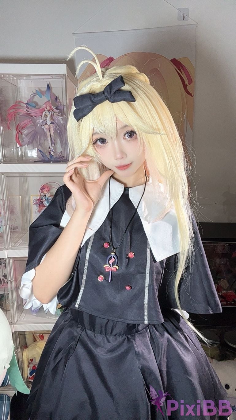 Cosplayer white oak Shirly luluka PixiBB.COM 129.PNG