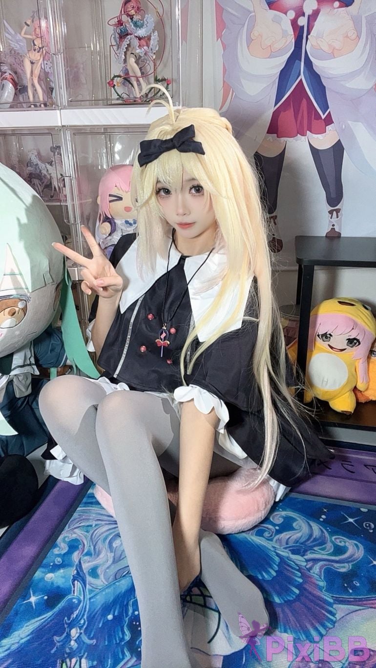 Cosplayer white oak Shirly luluka PixiBB.COM 130.PNG