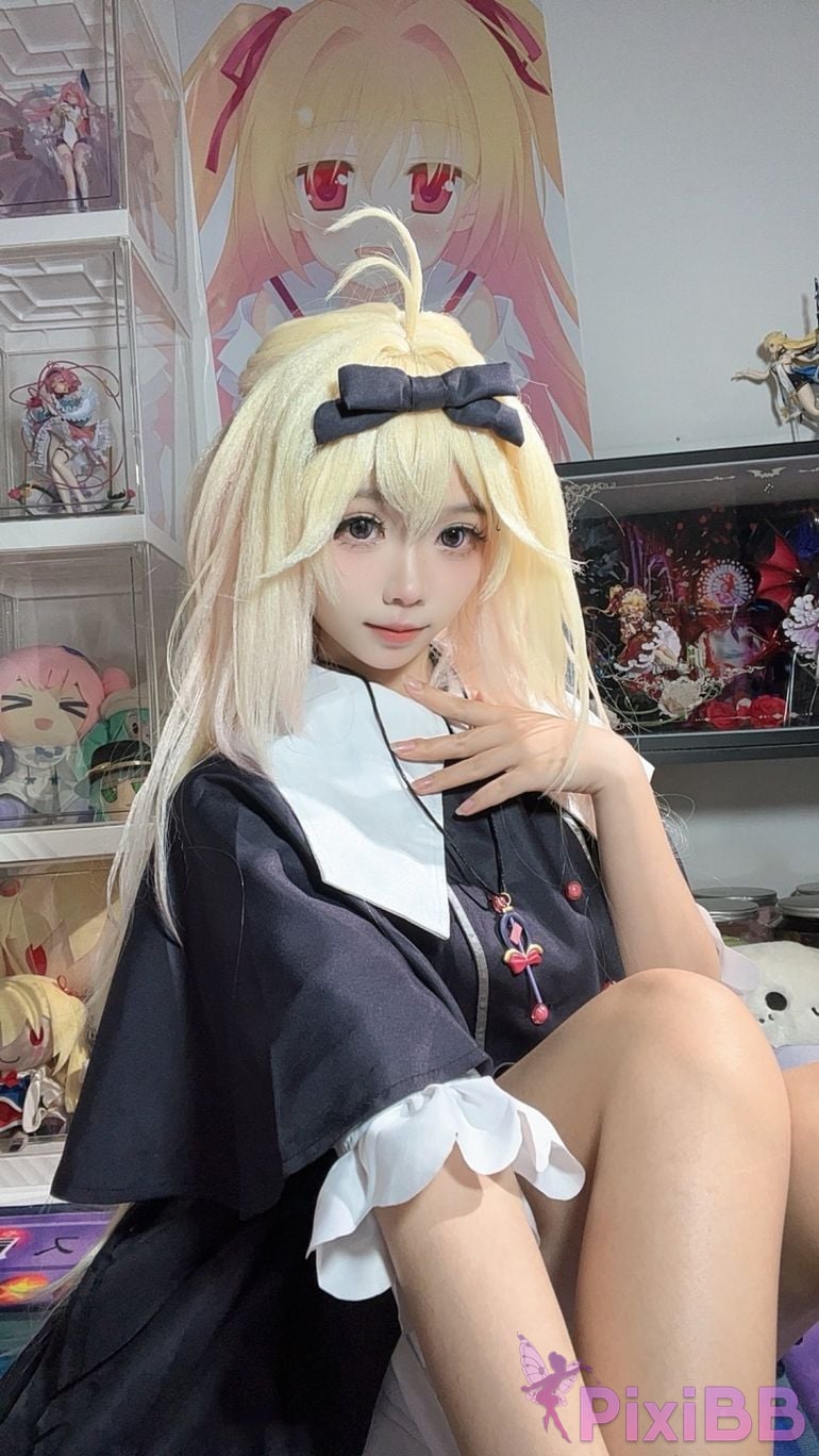 Cosplayer white oak Shirly luluka PixiBB.COM 131.PNG