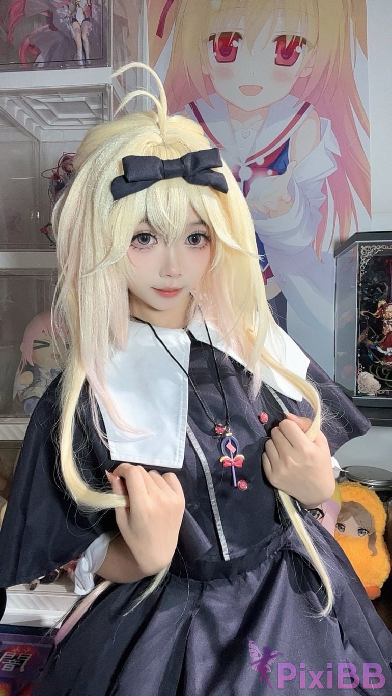Cosplayer white oak Shirly luluka PixiBB.COM 132.PNG