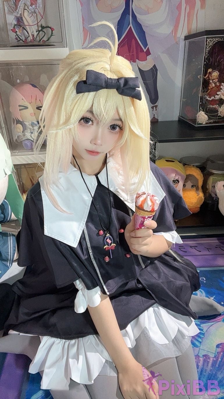 Cosplayer white oak Shirly luluka PixiBB.COM 137.PNG