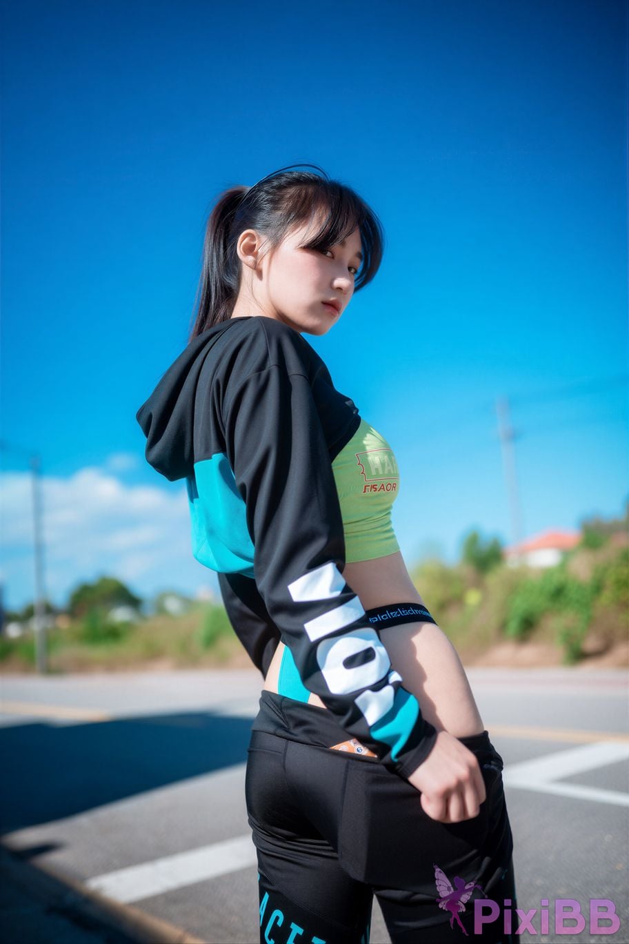 AI Enhanced DJAWA Photo HENDOONG Todungi Loose and Tight Jade Blue PixiBB.COM 049
